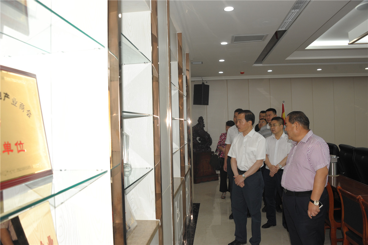 甘肅省委常委、副省長周學(xué)文一行蒞臨蘭州亞太集團考察調(diào)研
